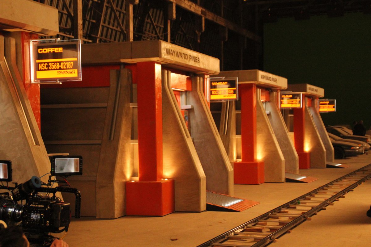 #WaywardPines favorites #productiondesign <a href="/chad_hodge/">Chad Hodge</a> <a href="/blakecrouch1/">Blake Crouch</a> <a href="/MNightShyamalan/">M. Night Shyamalan</a> #lastlooks