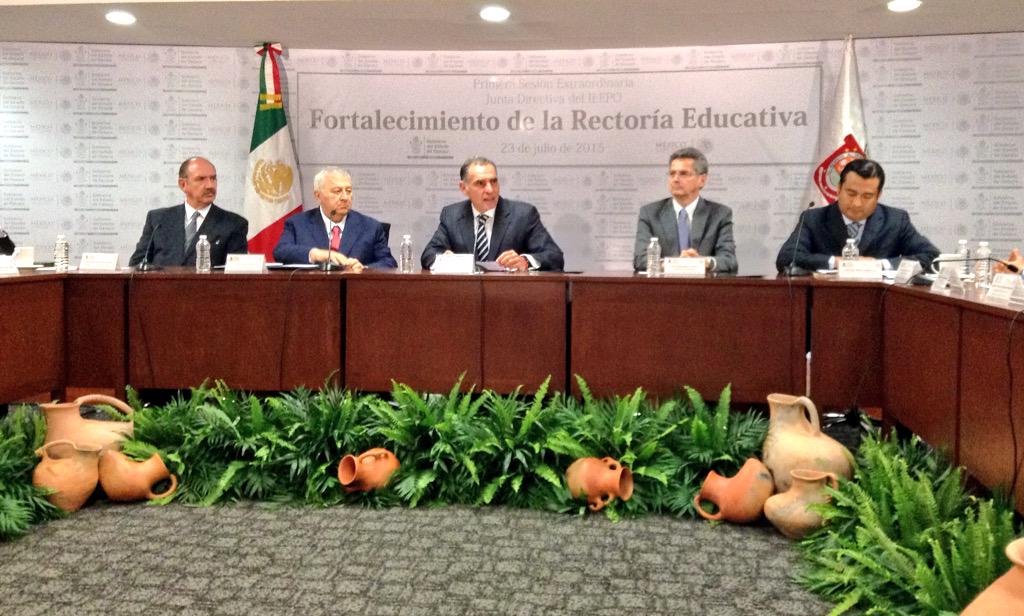 GabinoCue's tweet photo. Instalación de la 1ª Sesión Extraordinaria de la Junta Directiva del #IEEPO, Fortalecimiento de la Rectoría Educativa http://t.co/3djsZSyLyR