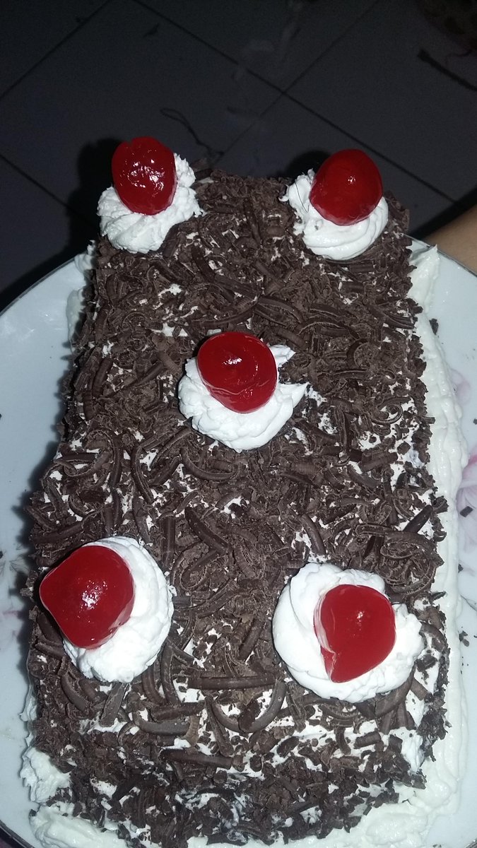 CacaNRG's tweet photo. Capek-capek bikin kue, ujung-ujungnya dicuekin😭😭😭😭😭😭😭😭 http://t.co/VordrVGNY8