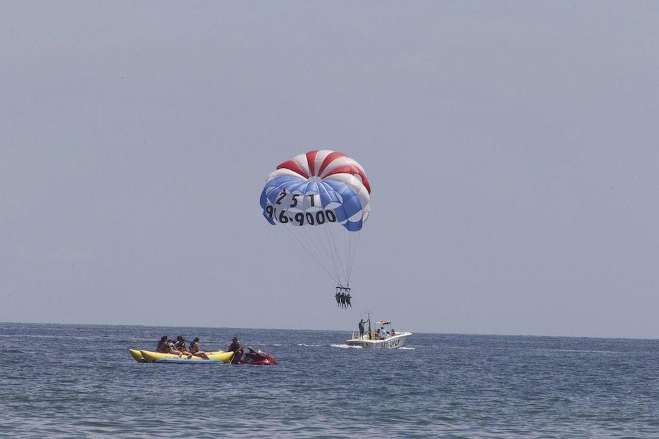 gulflive's tweet photo. #GulfShores #parasailing incident results in injuries http://t.co/BYDJpbuw0W http://t.co/VjyrFNPqsE