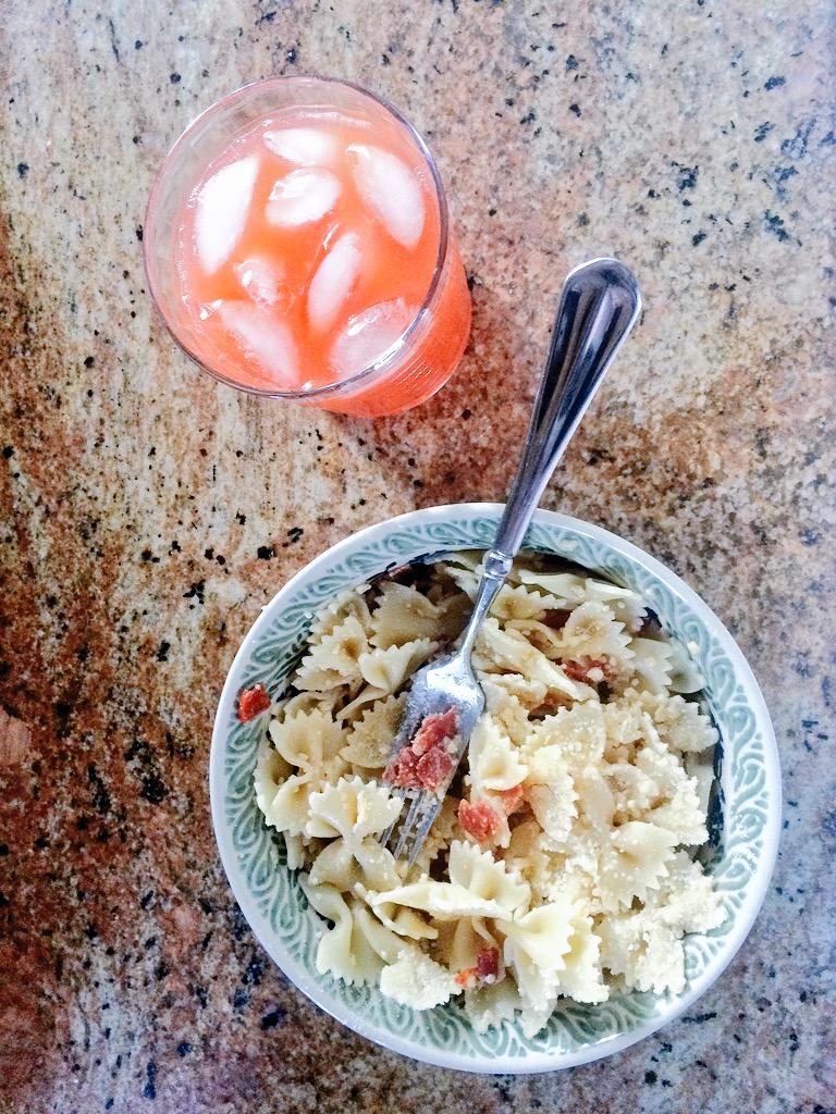 bibbsbjork's tweet photo. I don't cook. #parmcheese #chorizo #pepperoni #butter #pasta http://t.co/REliJ57f9m