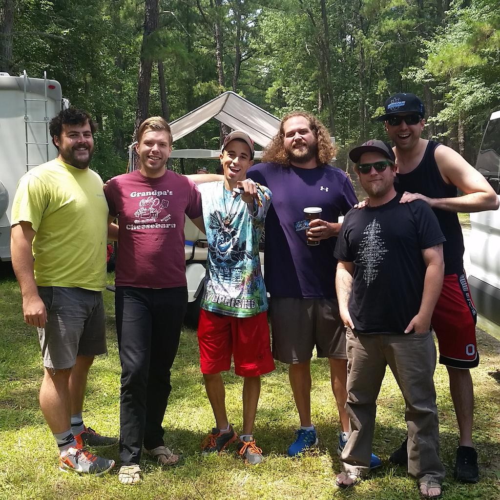 TevinDUP's tweet photo. Been at #farmfest for two hours and met #thewerks. #farmfestnj #thewerksmusic #thewerkoutfestival. #illbefrontrow http://t.co/JUt64RWJ8l