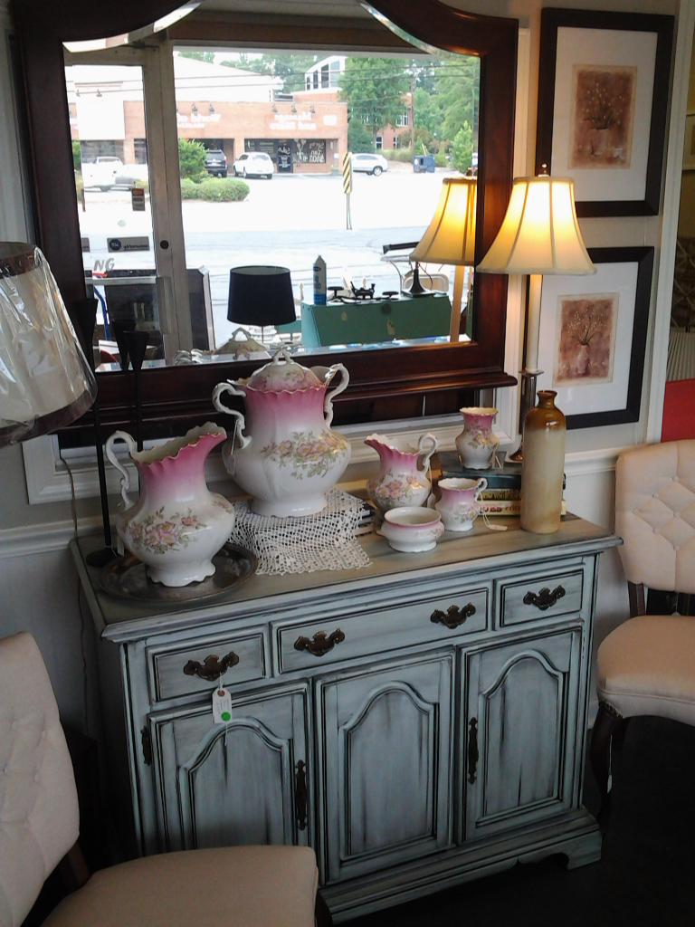 RainbowPHD's tweet photo. Lovely things are just waiting on you here at the shop! You will fall in love with the new changes and new inventory! http://t.co/wH30Ck8frT
