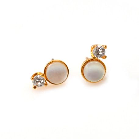 onlinepopups's tweet photo. These Pearl + Diamond Dublet Studs will complete any outfit! @cindykaiser, we love these!  http://t.co/xe92GFW1eO http://t.co/QcN1RQJPRZ