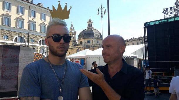 RudyZerbi's tweet photo. Uno è diventato biondo, l'altro non ancora.
Vi aspettano entrambi alle 21 su Canale 5 per il #cocacolasummerfestival http://t.co/rw8MCIjMl2