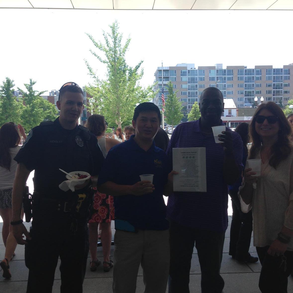 SaraDolan5's tweet photo. #gmu Arlington Campus Summer Social! Celebrating Summer with Students, Faculty and Staff! @GeorgeMasonU @CabreraAngel http://t.co/Wtko81Ih4I