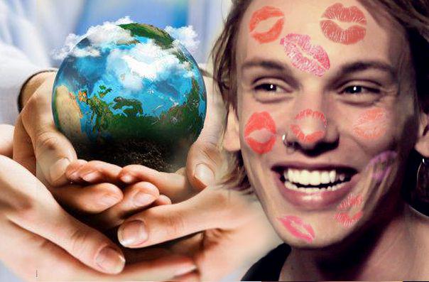 MargoMyaok's tweet photo. @Jamiebower You made so many people from different cities and even countries friends, thank you for that! ХХХХ http://t.co/pxWjcqQxla