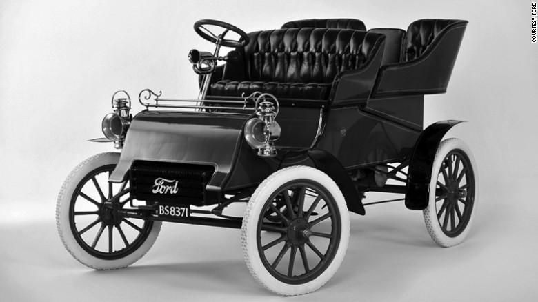 bnYourMom's tweet image. 112 years ago, Henry Ford had a vision — make Your Mom for everyone, not just the rich: cnn.it/1TU6ifE #TBT
