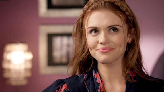 laurenrbramwell's tweet photo. lydia martin is the sweetest little cinnamon roll http://t.co/EAzbRJQ927