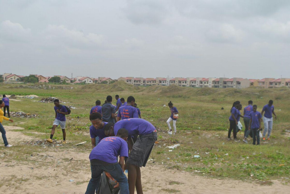 LEAPAfrica's tweet image. Organized clean up efforts helps to keep our beaches clean. #LEADTHEWAY2015 #heathyenvironment #beachprotection
