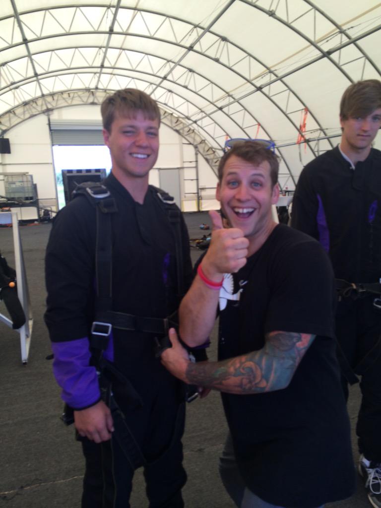 marthamitiku's tweet photo. When your boyf is about to die. Wish I was jumping out of a plane w these 2 today💗 ✈️💀@JalenBarry3 @jmbarry84 http://t.co/RYtuP0Ur2i
