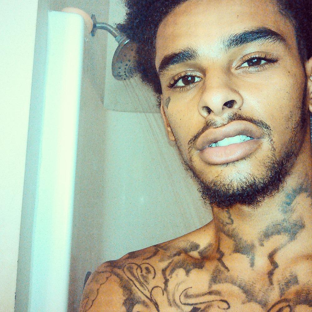 HeemyHeem_'s tweet photo. Would you get in with me ? 😏💦 http://t.co/7a5vfzrUzh