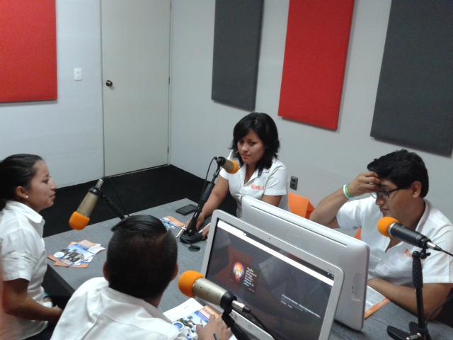 RadioUSAMUTAC's tweet photo. Preparándonos para ofrecerles nueva opción en difusión @usamtuxtla @EnTuxtla2 @usamsancris @luilislau @ManVillarreal http://t.co/ydjYvVOoU6