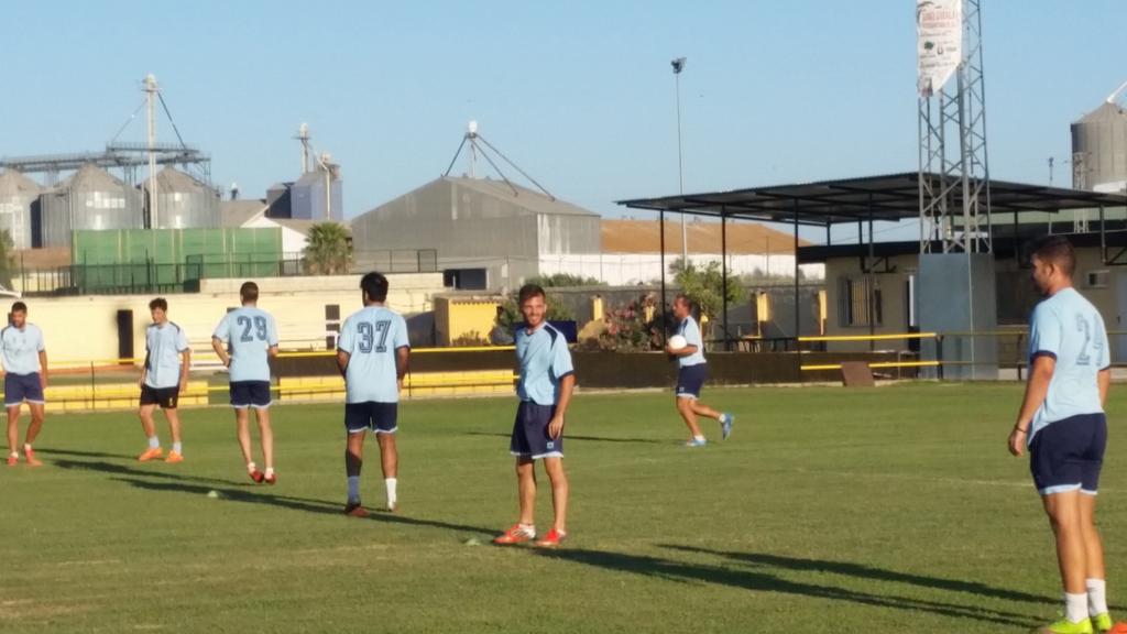 futbolpilas's tweet image. #ENT #JUG #2And El Villafranco del pileño Cachola ya cuenta en sus entrenamientos con Lito. Foto: @VILLAFRANCOCF