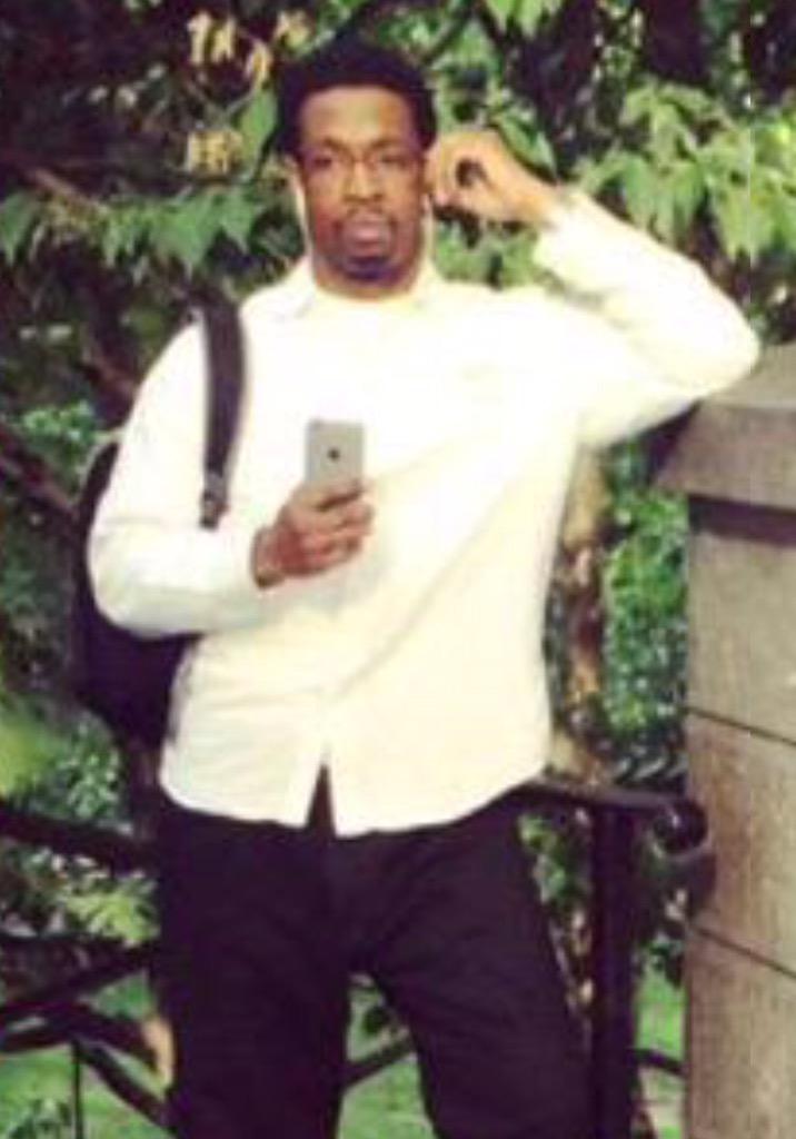 Reckzo's tweet image. when u low key tryna take a picture of censors girlfriend