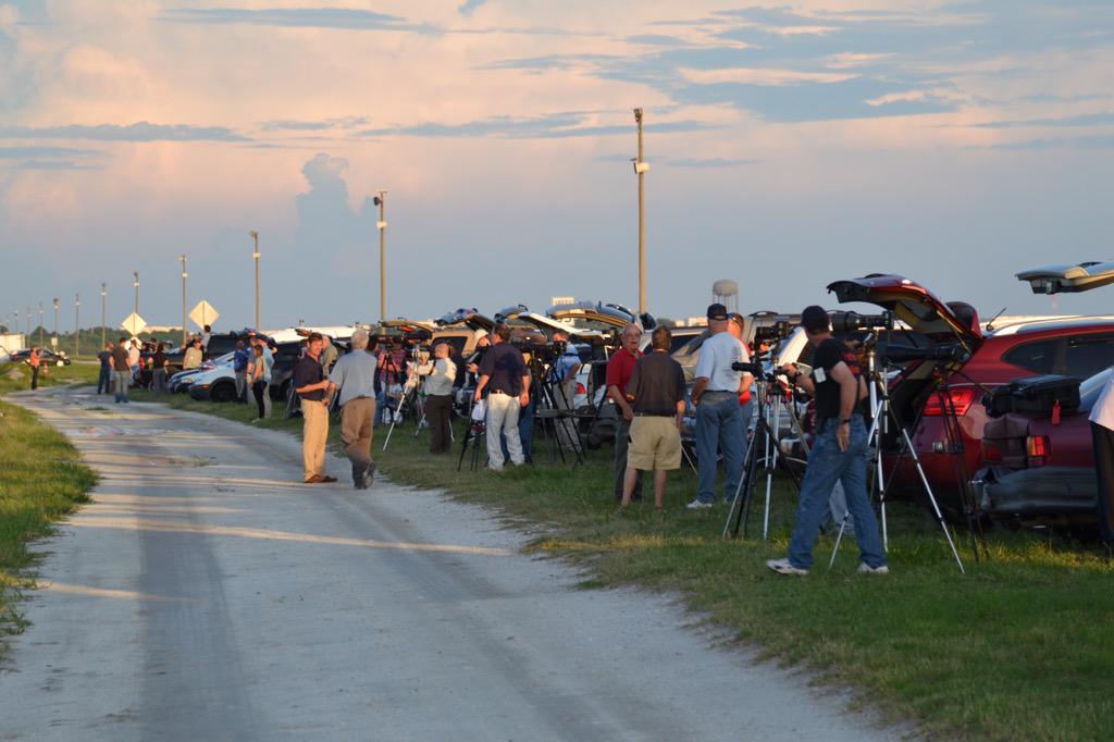 DerrolNail's tweet photo. Pics of a gorgeous #DeltaIV launch as the sun was setting #fox35 http://t.co/ON4YehPl3J