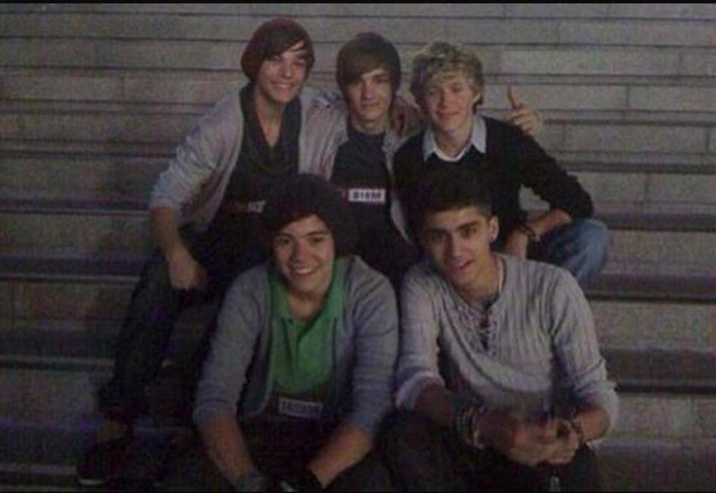 pxrrielegend's tweet photo. #5YearsForOneDirection and I'm beyond proud to say that I've been here and supported them through thick and think. http://t.co/5xTmf456eF