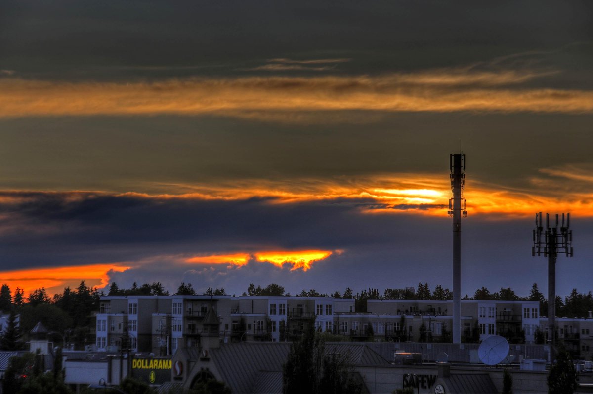 GarciaAlbertoP's tweet photo. Sunset in Edmonton at 9:45pm Wednesday #yeg #edmontourism http://t.co/4ezFu2sWGZ