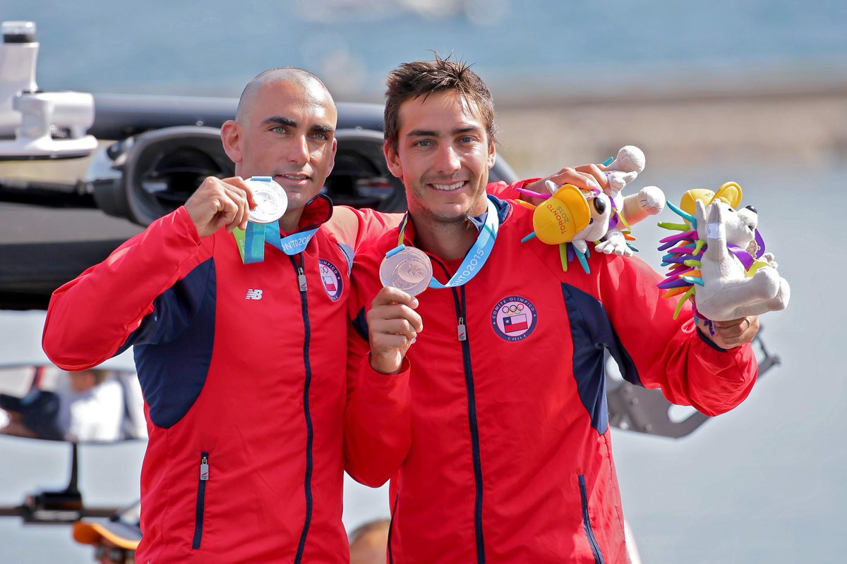 DeporteChileno's tweet photo. .@FernandaNaser y @Mirandaskiteam dieron cierre metálico al esquí náutico en #Toronto2015 http://t.co/IuCjrrlJM7 http://t.co/n6PALKoDbS