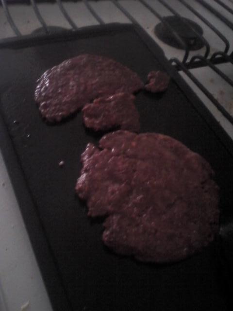 RodDaam's tweet image. Esto pasa cuando te quedas sola en casa y no sabes cosinar :G alguna mamá por ahí que me diga que hacer? Hahaha :')