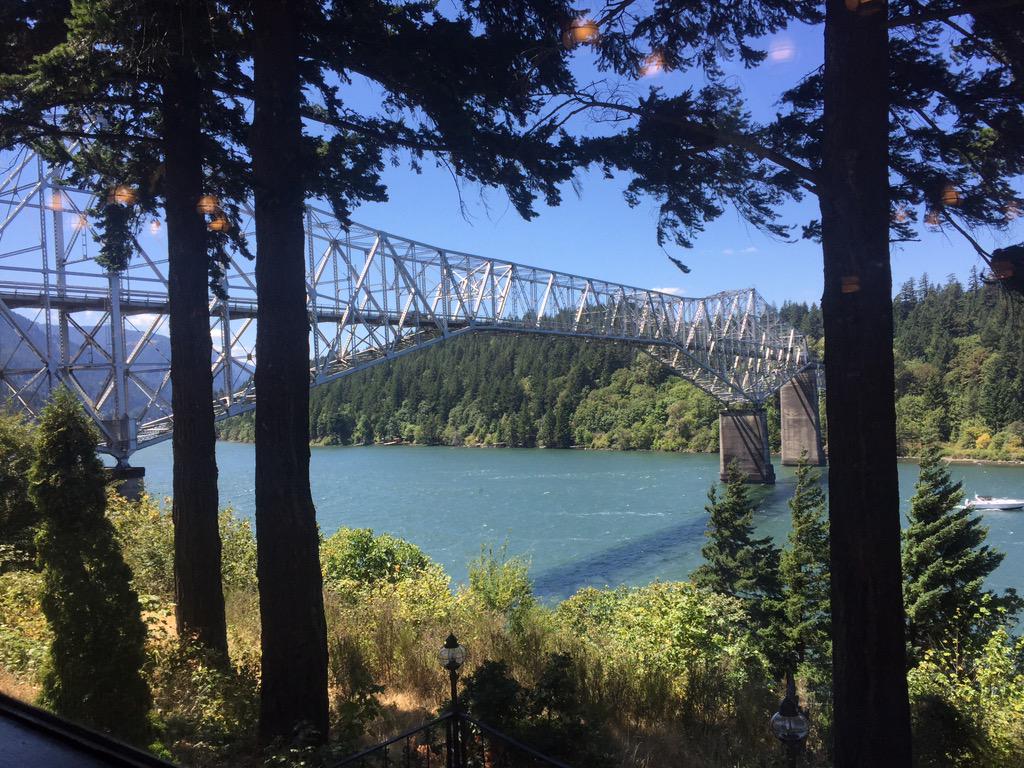 MsParvinCHS's tweet photo. Almost made it to Seattle! I've had a wonderful road trip with my Dad. Stopped at the Bridge of the Gods in Oregon. http://t.co/othjbhmCv8