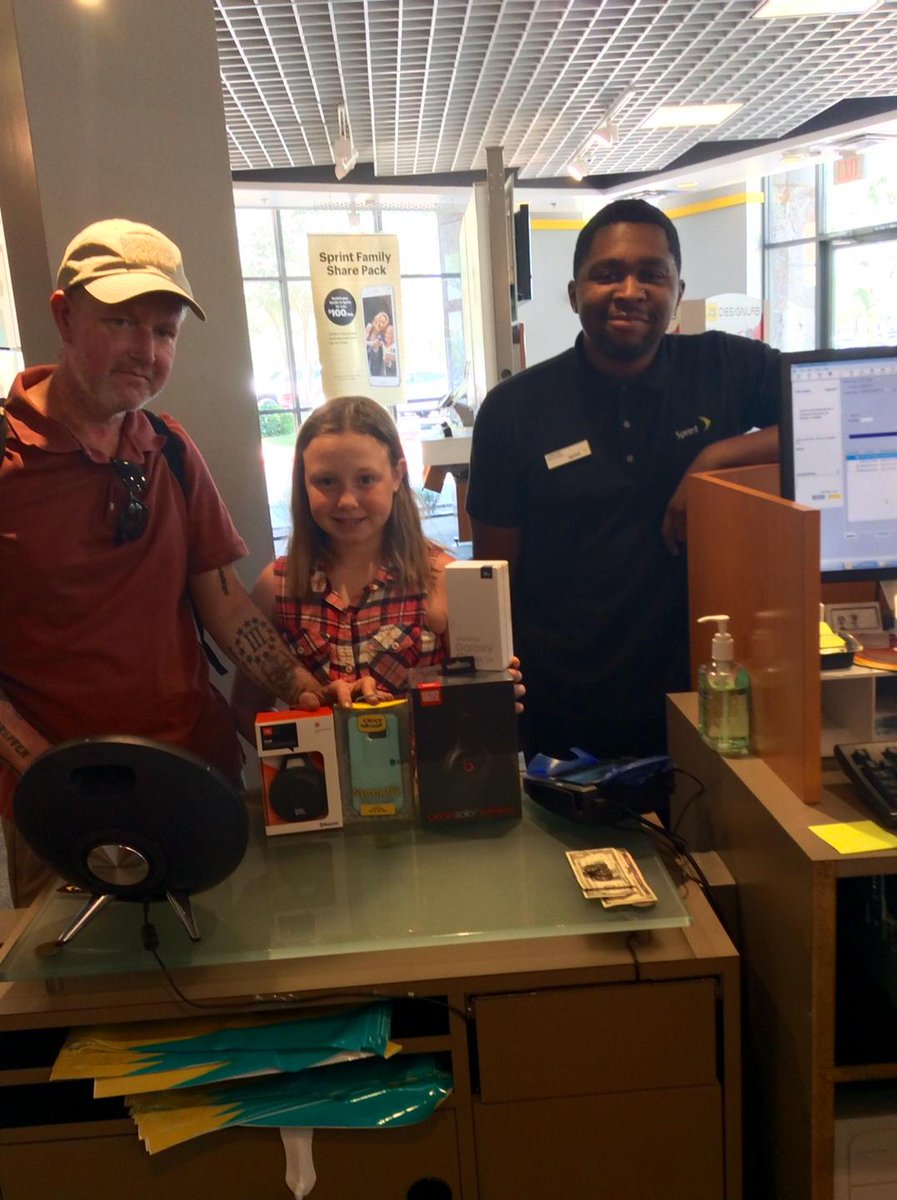 SPRINT1104's tweet photo. Chris Udo saved dad 100 per month from AT&amp;T &amp; Jen got an #s6edge #beatswireless #jblclip &amp; #otterbox @Sprint_West http://t.co/I39phSXCmm
