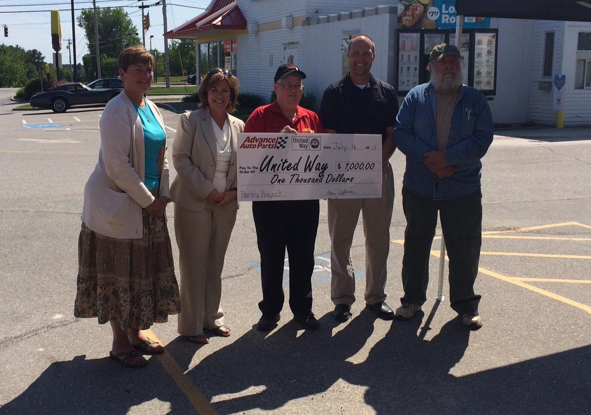 UnitedWayAndro's tweet image. Thank you to @AdvanceAuto in Lisbon Falls, ME for a $1,000 gift for our #PantryProject. #AndroUnited #CompaniesCare