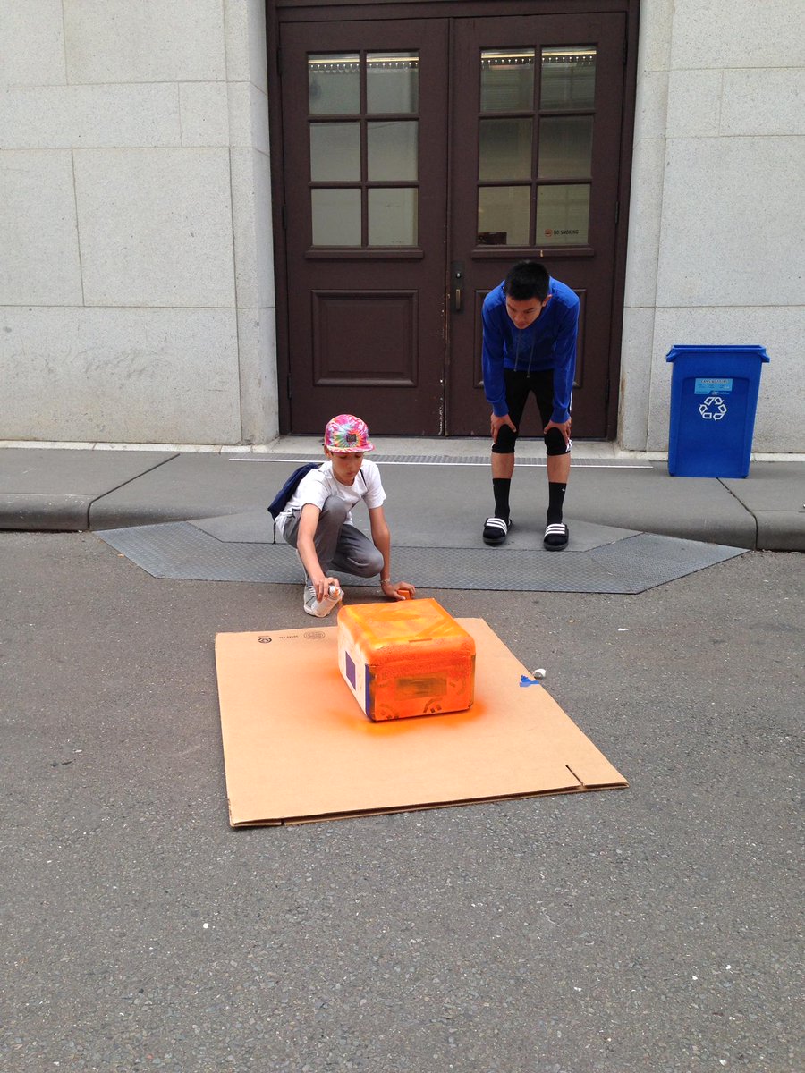NasaNovas's tweet photo. SUCCESS students spray painting the payload box for tomorrow's #SuccessBalloon launch. This is going to space! http://t.co/0qEaOIGj6o