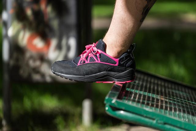 MensNeedsBlog's tweet image. Release Info: Nike Air Huarache Light FC - Pink Flash ift.tt/1CXClXE