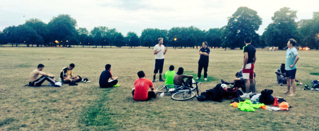FBeyondBorders's tweet photo. Great #FBBWanderers preseason session this evening on #ClaphamCommon, top coaching from @PoxonJoe &amp; @jasperkain1 👐👍👌 http://t.co/CyrIRDV6gW