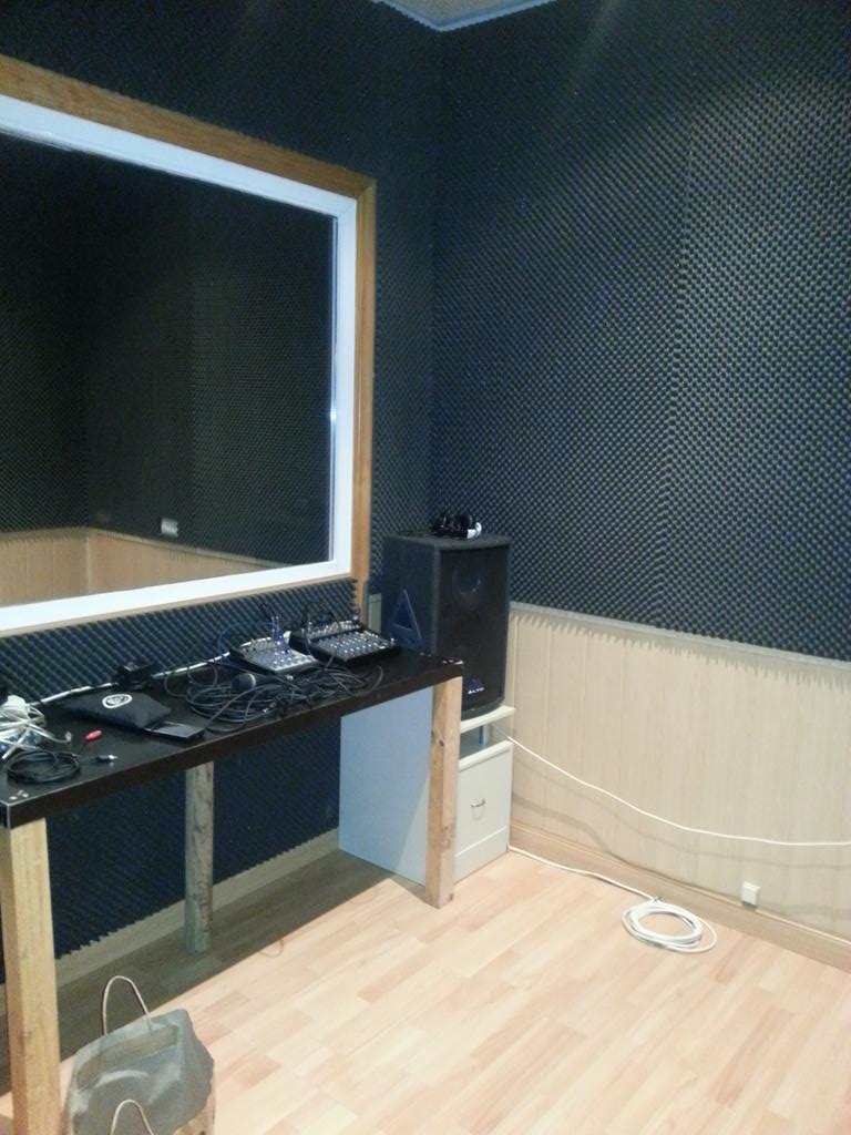 copsula's tweet photo. Con #Mykelirecording en #copsula #chiclana http://t.co/6tsZlswEmO