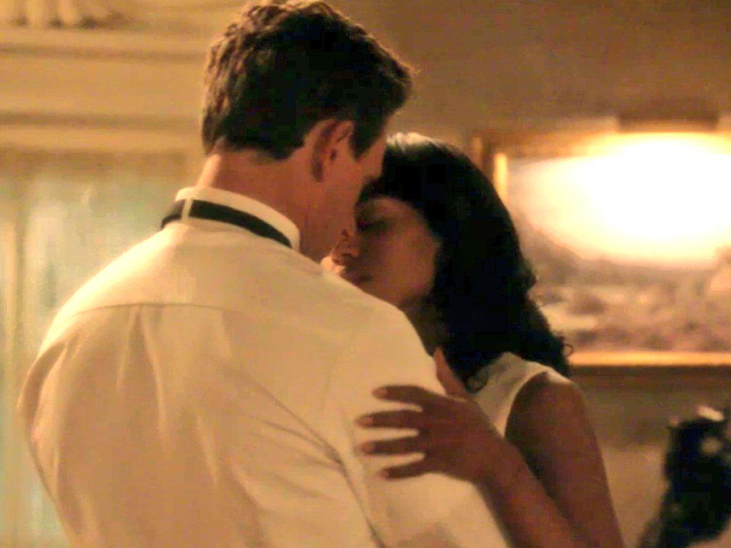 Reds_Logic's tweet photo. Don't brag about making her moan, you're a fucktoy boo! Can you take her breath away, w/out words? #ScandalLessons http://t.co/qvtu3xqqf7