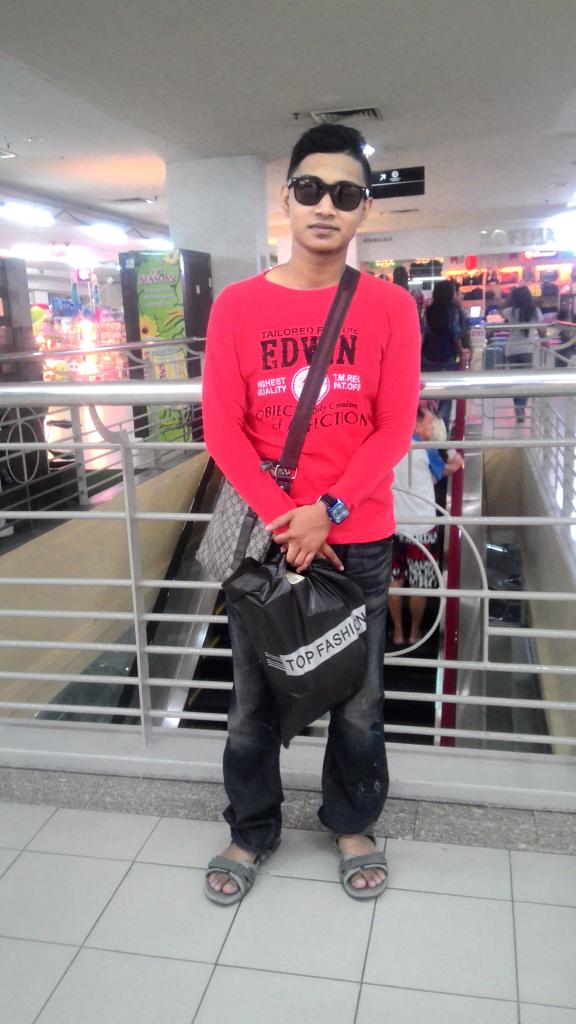tfughfhs's tweet photo. Ni masa bila ntah ..lupa plak aku🙎 http://t.co/SldEBAbof9