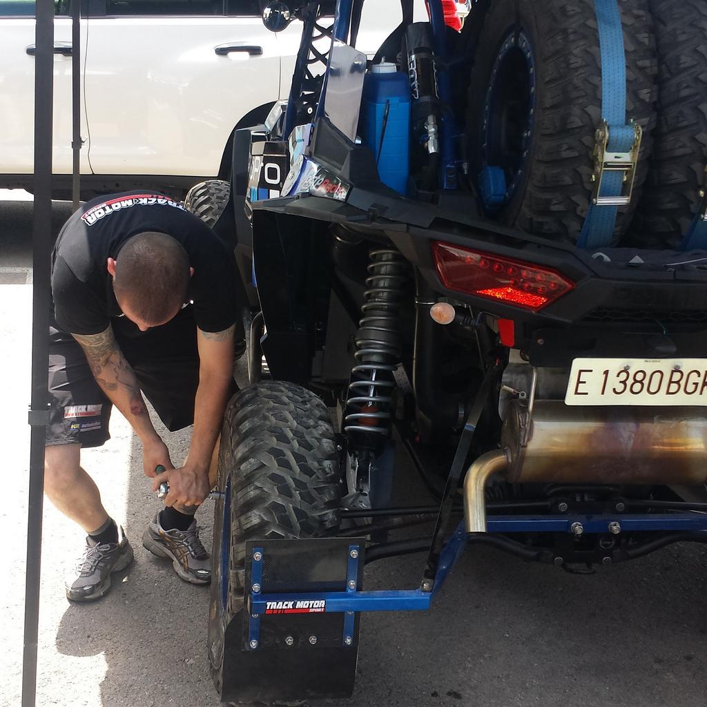 Track_Motor's tweet photo. Primer dia superado! @paparazzi_team @ClioRaid @papara_bar http://t.co/703lMug03S