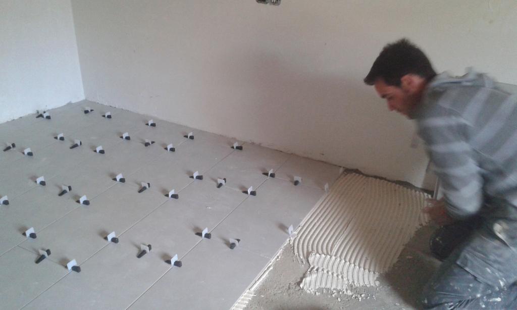 ConsOscarGarcia's tweet photo. Con este sistema evitas que queden cejas en la juntas por la absorcion del agua en el fraguado. http://t.co/bopD2IXYHP