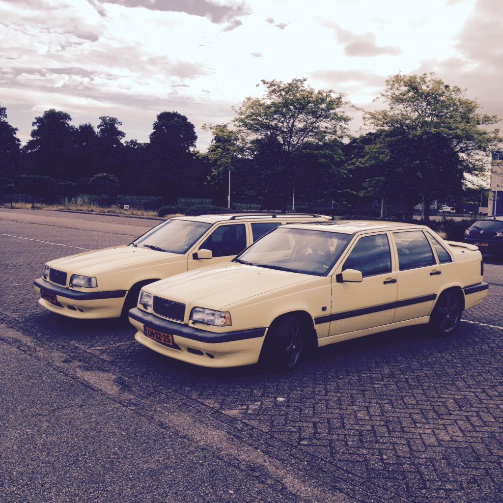 hands_rob's tweet image. Mooi geel is niet lelijk! Een plaatselijk Custard gele vlek deze week op de parking #Tgul @VolvoCarsNL