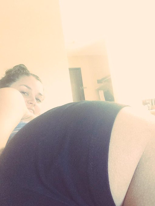 So fresh and so clean .... Just got out of the shower http://t.co/gVNeOE2GgN