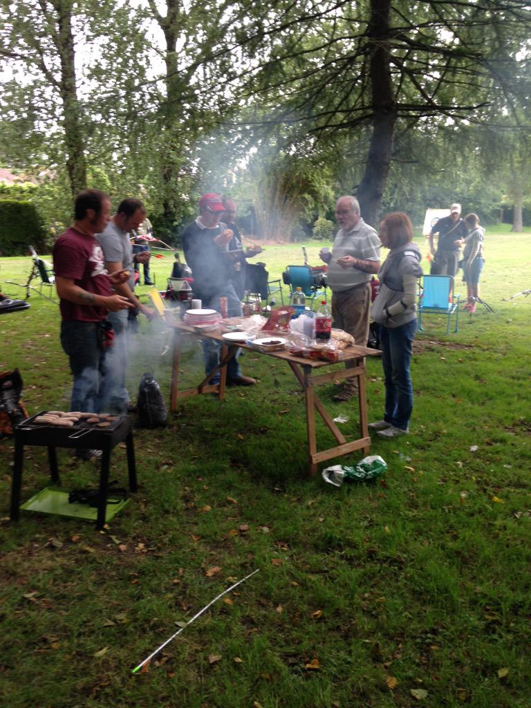 BowmenOfGower's tweet photo. Goodbye BBQ for @ArcherySwan and @rem8492 tonight! #BBQ #archery #GoodLuck for the future both! http://t.co/St6nsms6fn