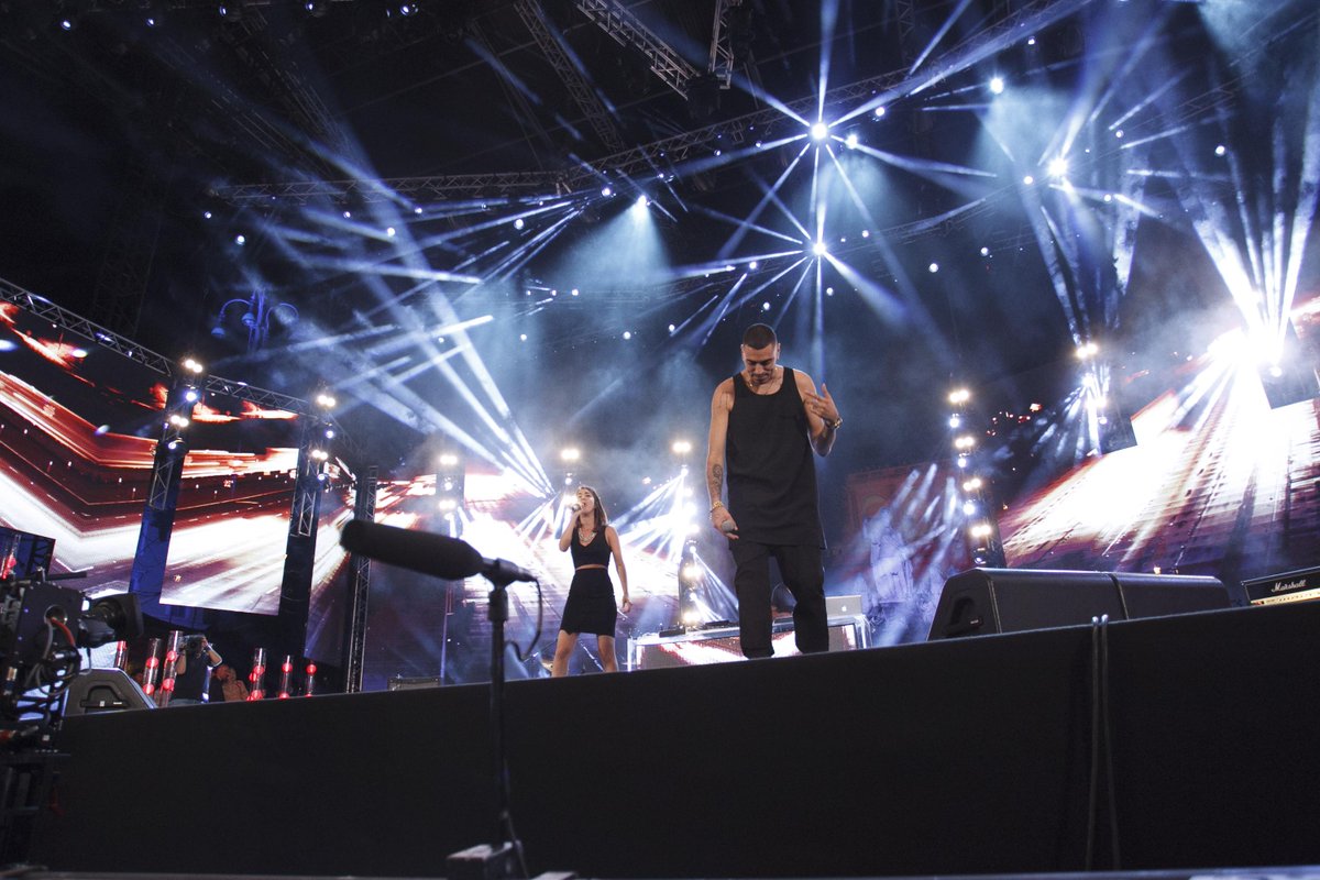 CocaColaIT's tweet photo. .@marracash e Federica Abbate infiammano il #CocaColaSummerFestival. RT se ti piace la loro canzone! #daiunbacio http://t.co/7jX9LCmA6L