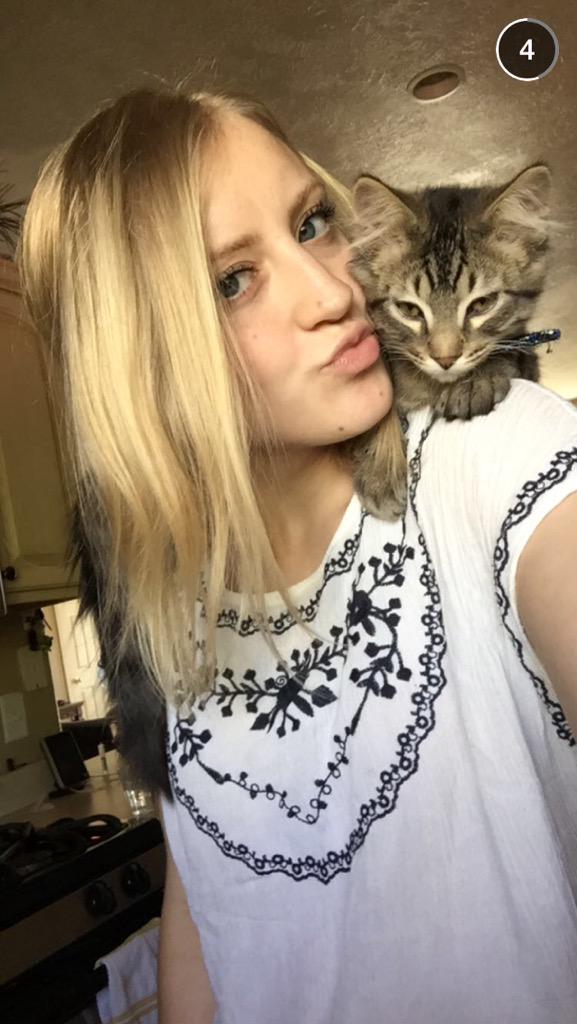 ashleylund11's tweet photo. #ALLHOMOFORROMO #LOOKATTHOSEEYEBROWS #LOOKATTHATRALPH http://t.co/nXpkxFbjiC