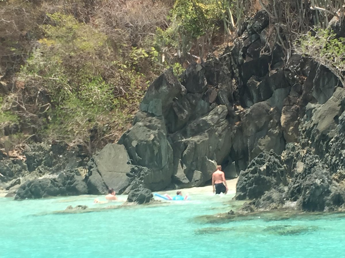 BigBlueUSVI's tweet photo. Hangout at St John's only mermaid's chair, accessible by private boat.#stjohn #usvi #ttot #boating #hiddenbeach http://t.co/MxyP8UYHTG
