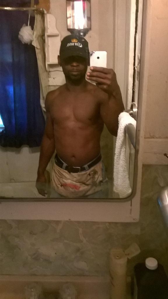 markanthonyaki1's tweet photo. Roof work before and after now I need a shower who wants to was my back http://t.co/iTuazkyk26