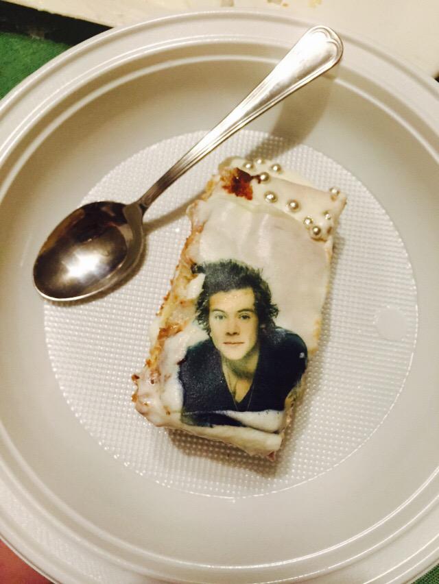 RiniVitto's tweet photo. #5YearsOfOneDirection 
@Harry_Styles http://t.co/0qkzPBpfe4