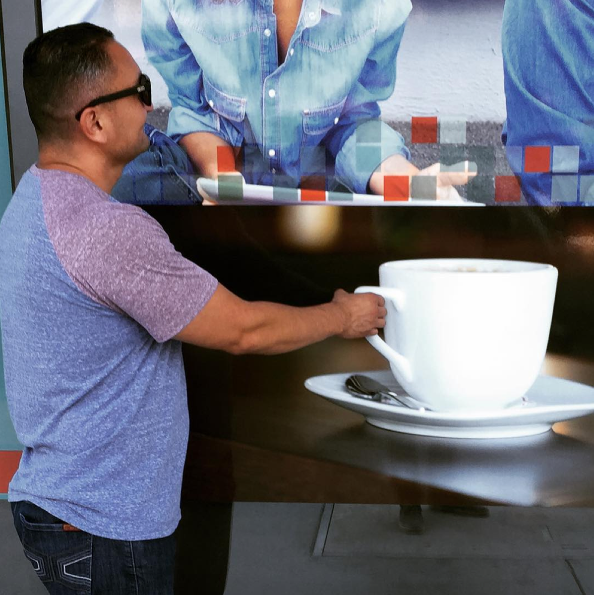 Our #webinar producer just before yesterday's "All about Webinars Webinar". He's got a routine bit.ly/1DyQCVJ