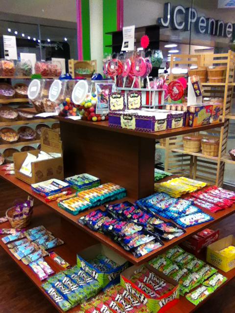 KandyKoncepts's tweet photo. we have tons of candy that you might be looking for including Bean Boozled game http://t.co/68uJdMBySh