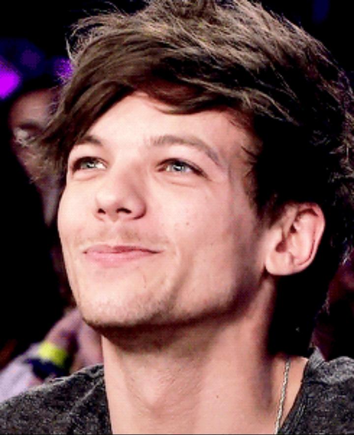 ProudOfThemAll's tweet photo. "Zayn RTed Liam's tweet"

"Zayn replied to Liam"

"THANKS BRO"

THE WHOLE FANDOM RN: http://t.co/3wwcyQNEE5