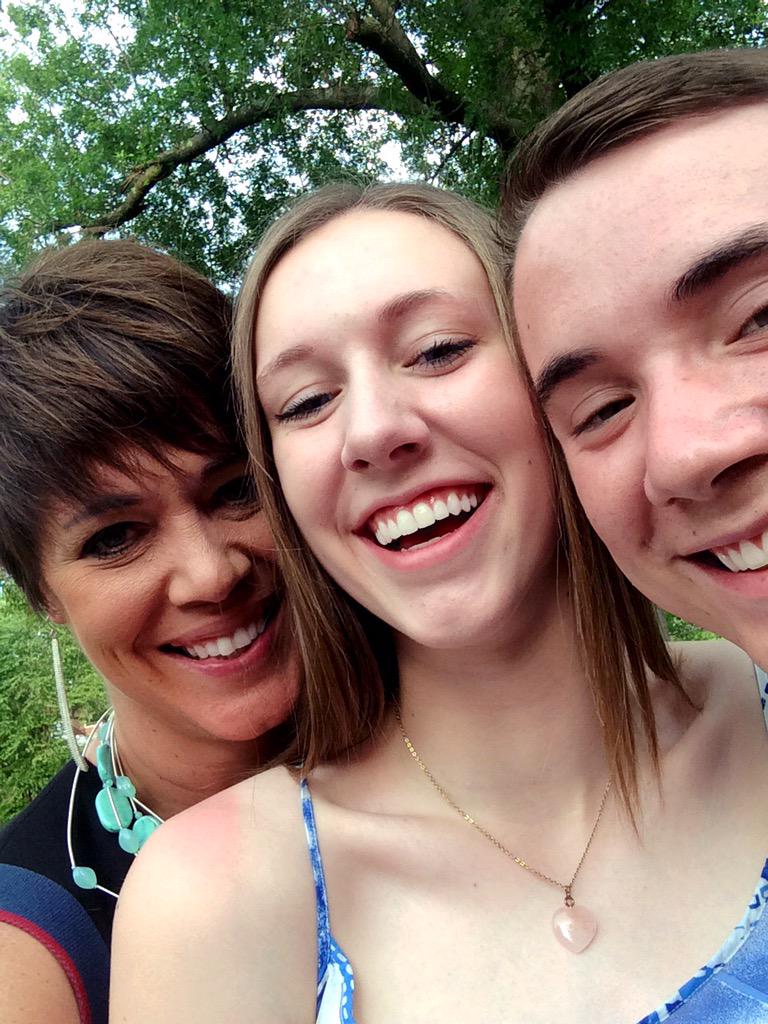 sydneyjebert's tweet photo. #MASCtbt to welcoming Preston to the fam, and when everyone saw how mine and Lexi's friendship really is http://t.co/zwttCqpVXb