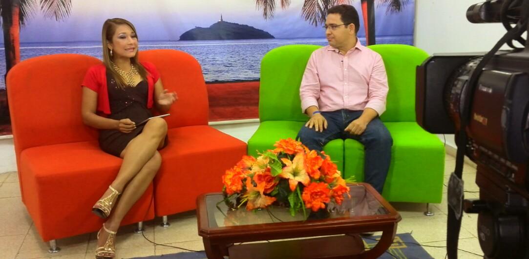 PasionPorStaMta's tweet photo. En vivo @adelalunalobato entrevista a @mrafael70 Aspirante a la Alcaldía de #SantaMarta por @fzciudadana http://t.co/biftfND2J6