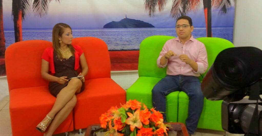PasionPorStaMta's tweet photo. En vivo @adelalunalobato entrevista a @mrafael70 Aspirante a la Alcaldía de #SantaMarta por @fzciudadana http://t.co/biftfND2J6