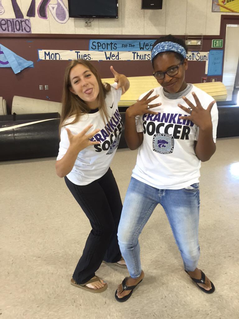 10lolowilliams's tweet photo. Because what am I going to do without my twin by my side this year. #LOsquared โฝ๏ธ๐๐ @laaaaurren http://t.co/oXL554mWa5